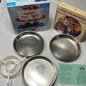Wilton Silly Feet Cake Stand and Checkerboard Cake Pan Set (2 Items)